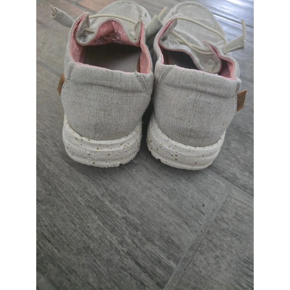 Hey Dude Womens Wendy Chambray White Nut Slip On Loafers Size 7 Casual Tan Beige - Picture 4 of 9